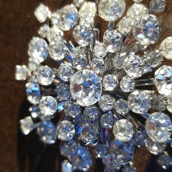 Vintage Large Domed Starburst Rhinestone Brooch with Rivet Back - Picture 3 of 8